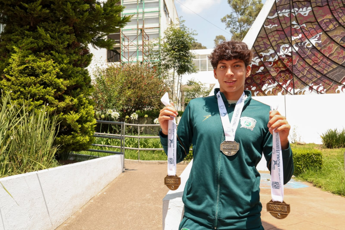 Con dos oros y una plata, Yael Nava, estudiante de la UAEMéx, reafirmó su poderío en la natación universitaria nacional