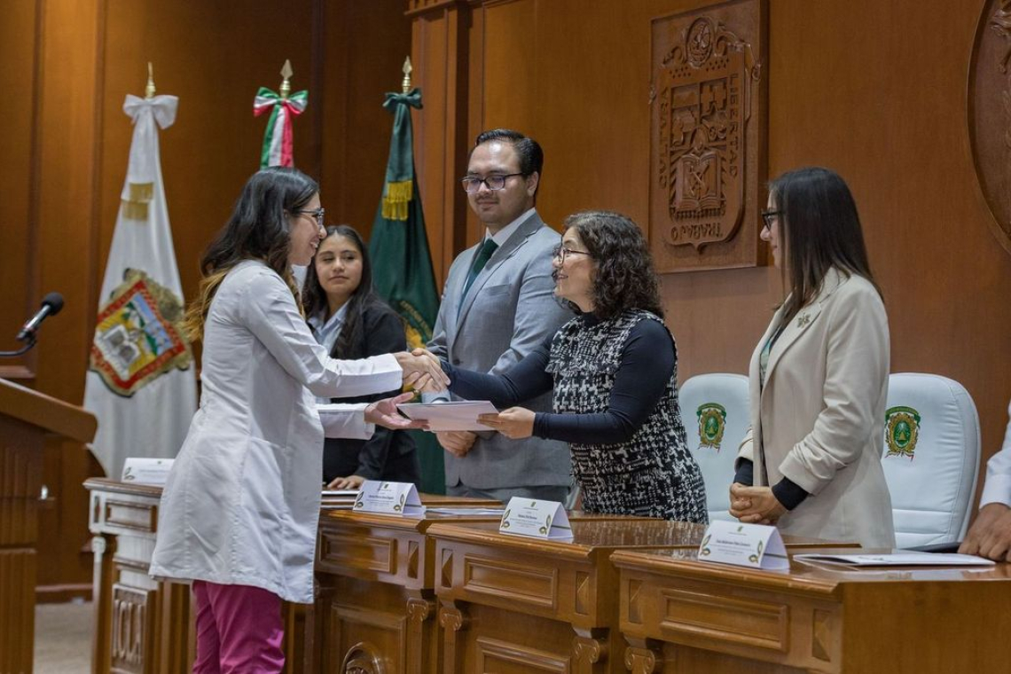 UAEMéx prioriza bienestar académico e integral del  estudiantado con entrega de becas, apoyos y estímulos