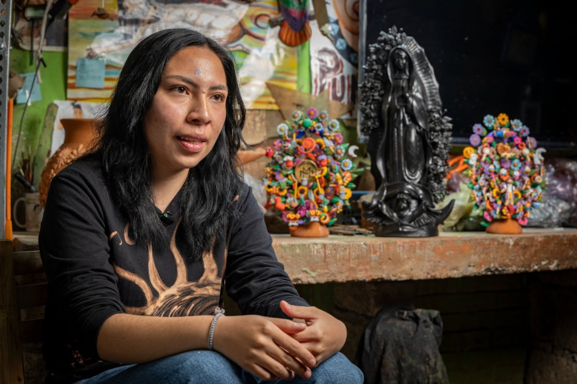 *Talento de estudiante de la UAEMéx lleva barro de Metepec a H&amp;M*