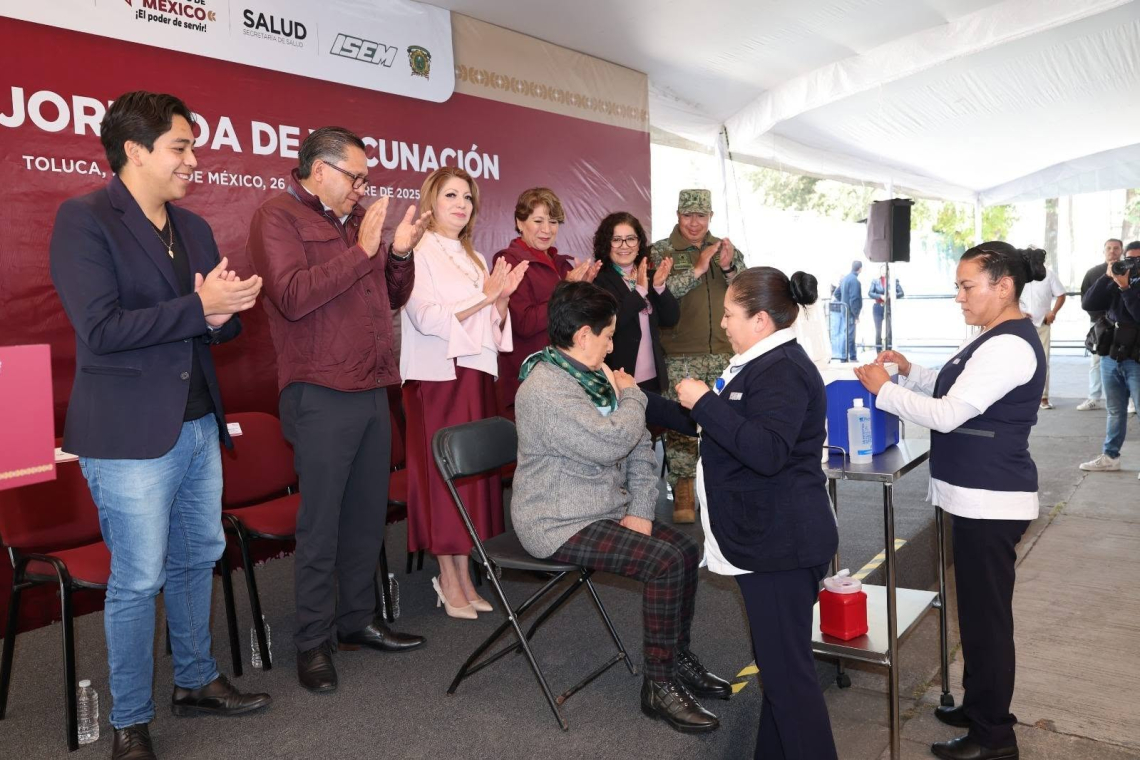 GEM y UAEMéx acercan servicios de salud esenciales a la sociedad. Delfina Gómez y Paty Zarza encabezaron arranque de Megajornada de Vacunación