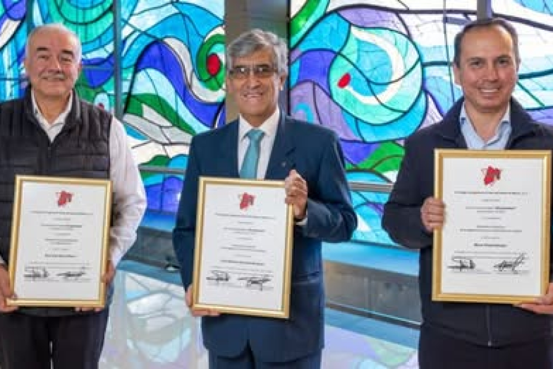 Orgullo UAEMéx: tres egresados son reconocidos por su trayectoria en Ingeniería Civil